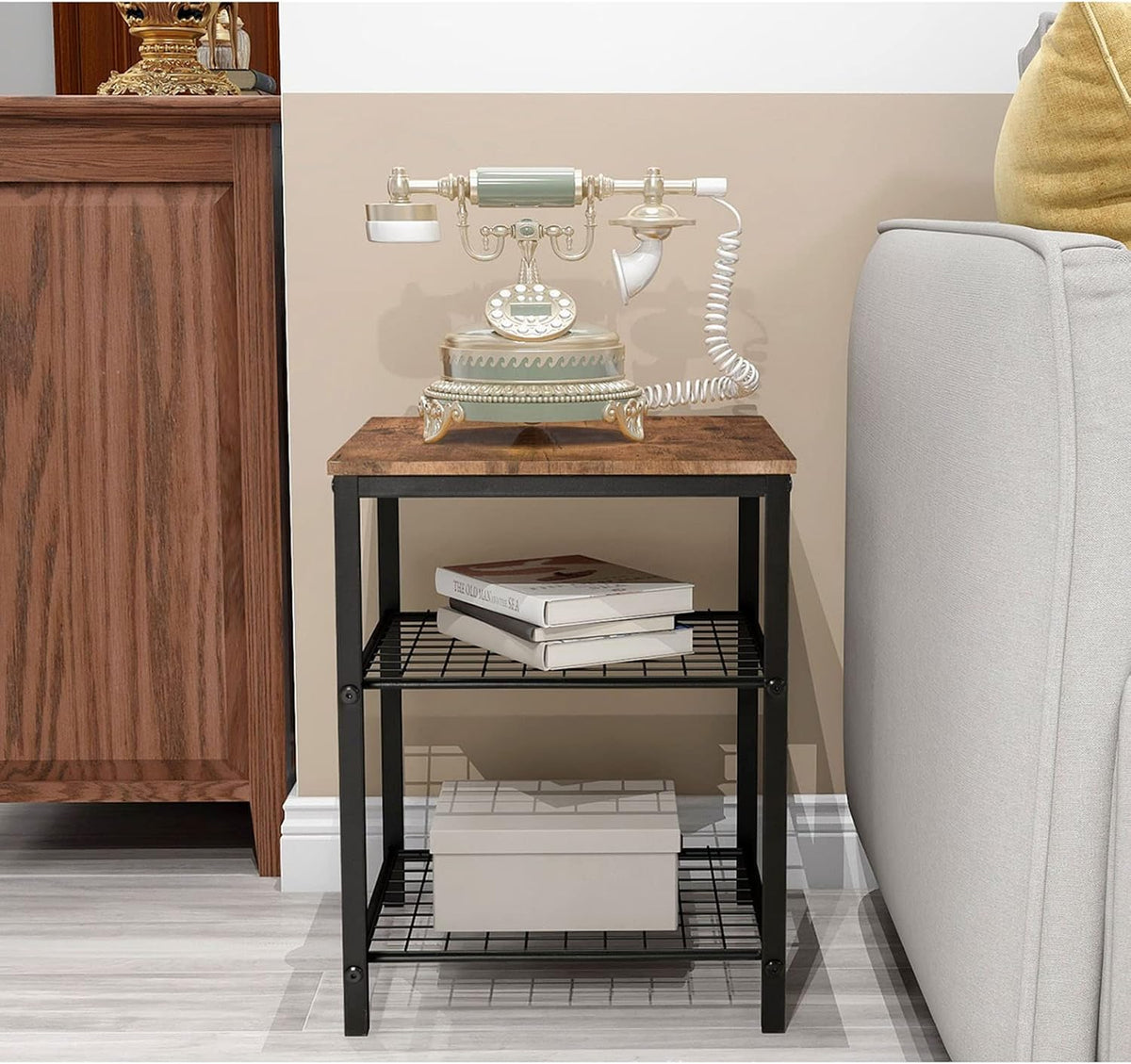 Wrought Iron Bedside Table with 3 Tier Open Storage Shelf Sofa Side Table, Portable Metal e Phone Table Easy to Install Suitable for Office Living Room Bedroom (Black)