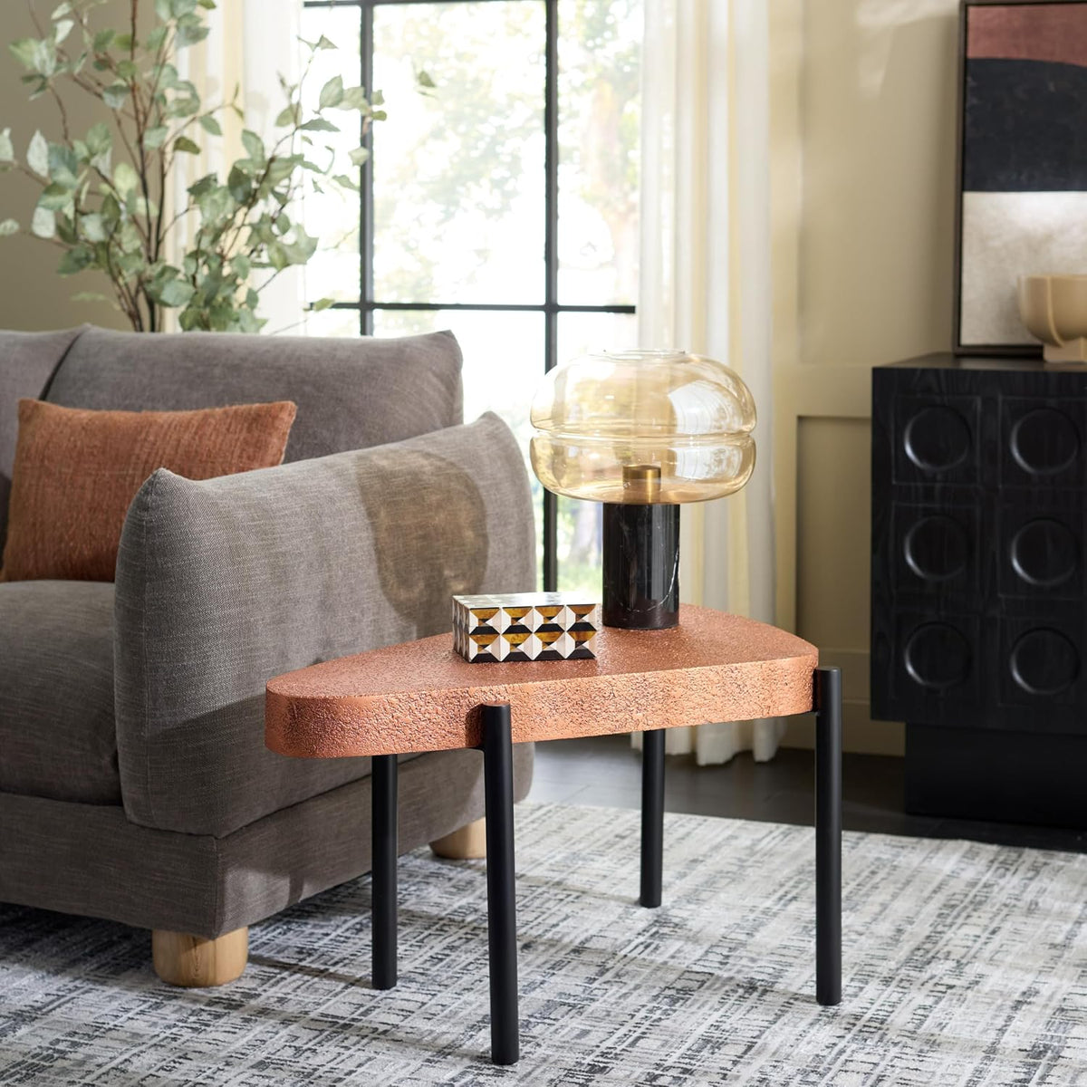SAFAVIEH Home Collection - Sado Triangular Iron Accent Table in Brown & Black Finish, Mid-Century Modern Side Table (ACC3241A)